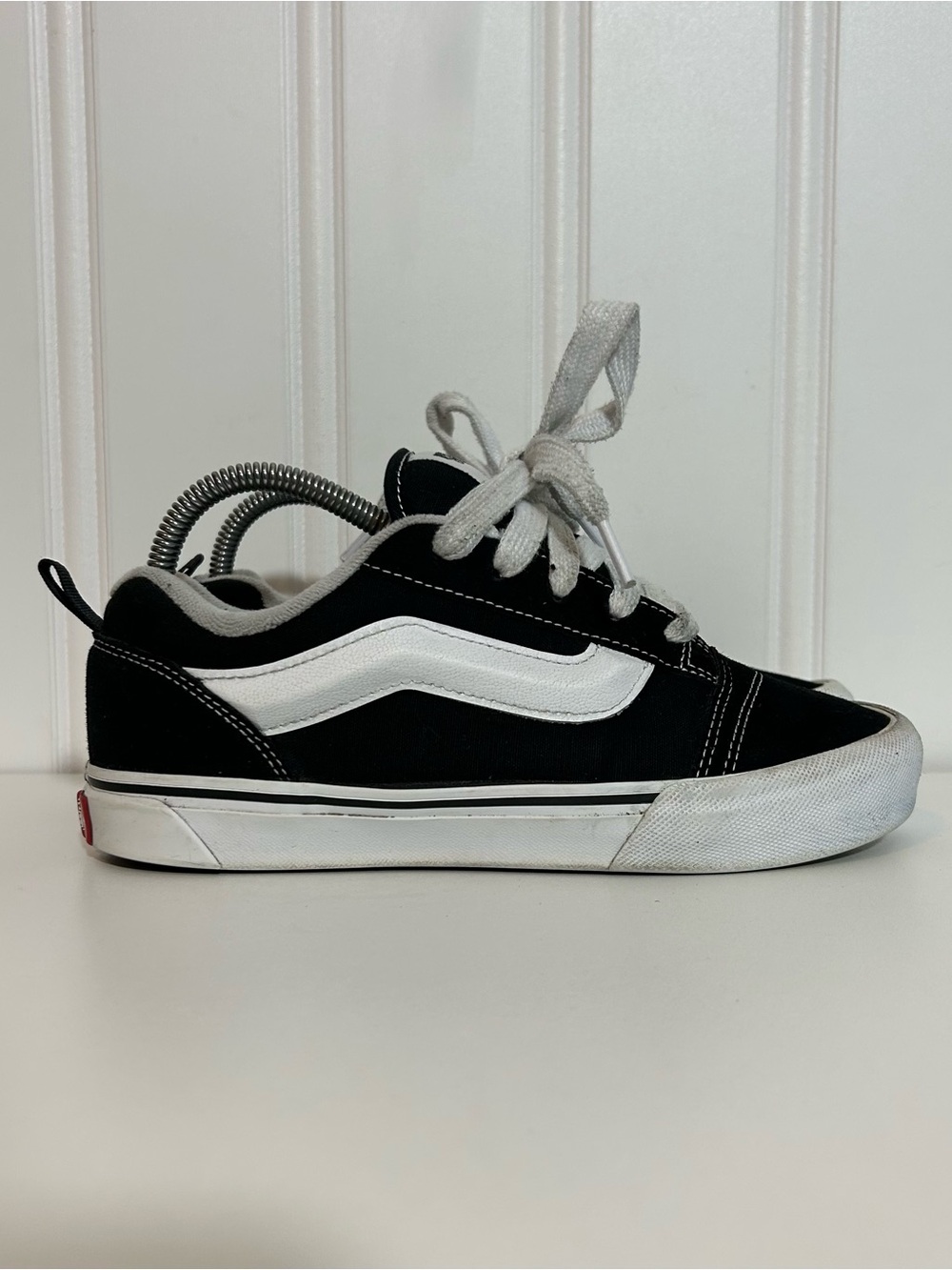 Vans knu skool Black & White Kids Skate Shoe with White Stripe